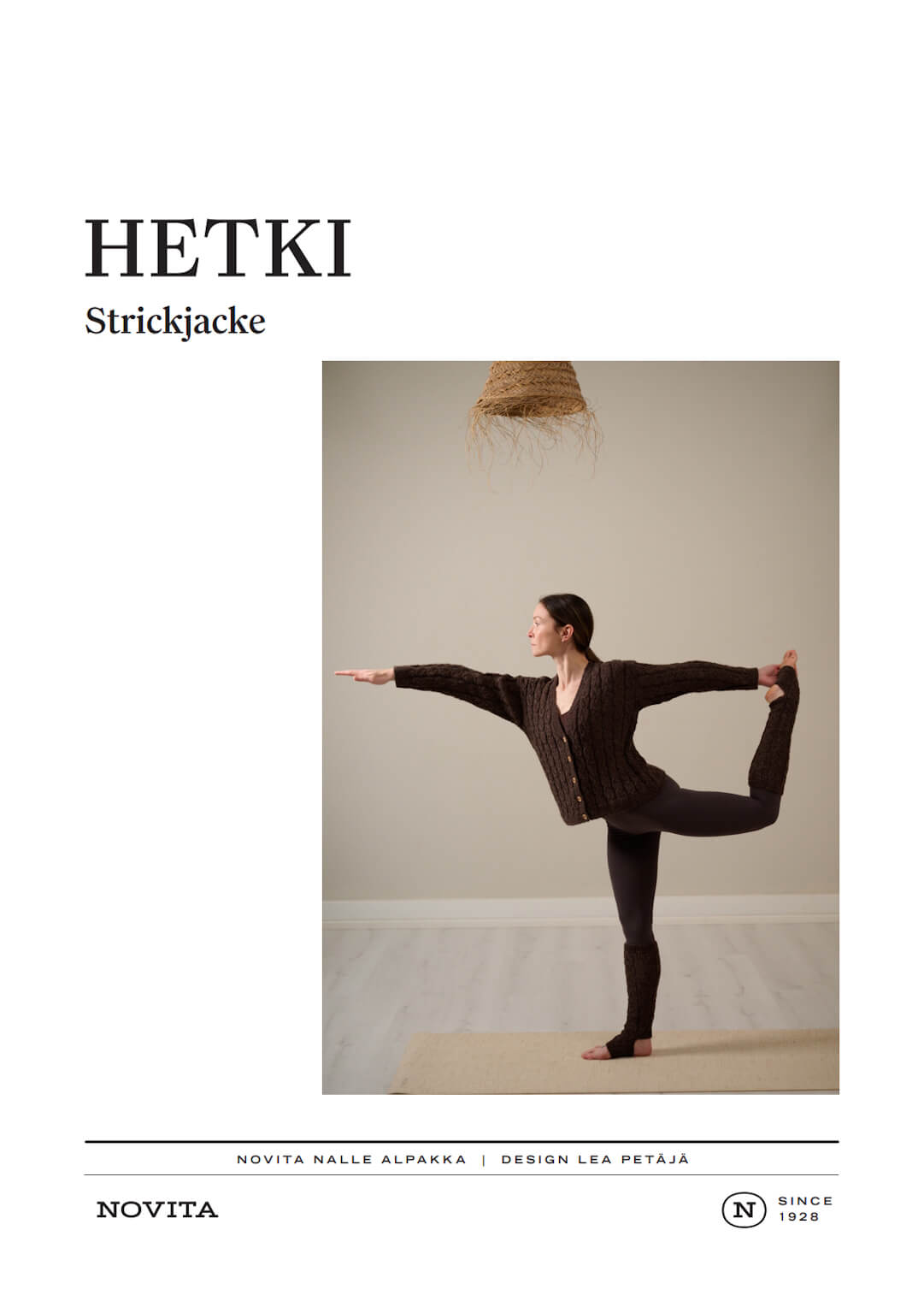 Novita HETKI – Strickanleitung für Damen-Strickjacke mit Zopfmuster