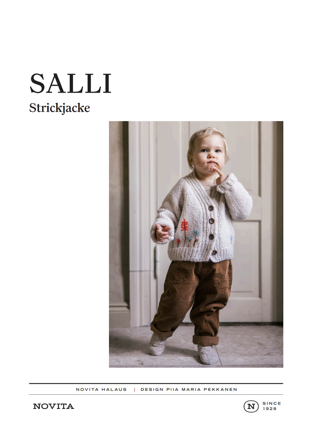 Novita SALLI – Strickanleitung für Kinder-Strickjacke mit Stickblumen
