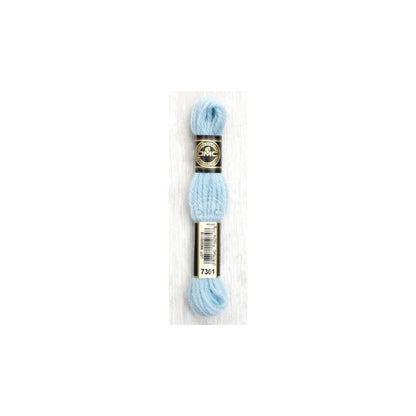 DMC Laine Colbert – 7301 Auqamarin-Blau