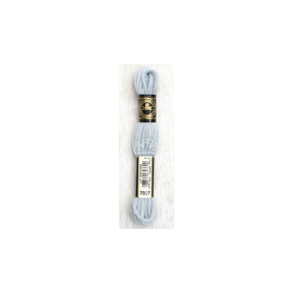 DMC Laine Colbert – 7027 Mondschein-Blau