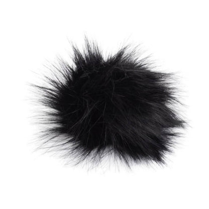 Pro Lana Pompon in Felloptik mit Druckknopf