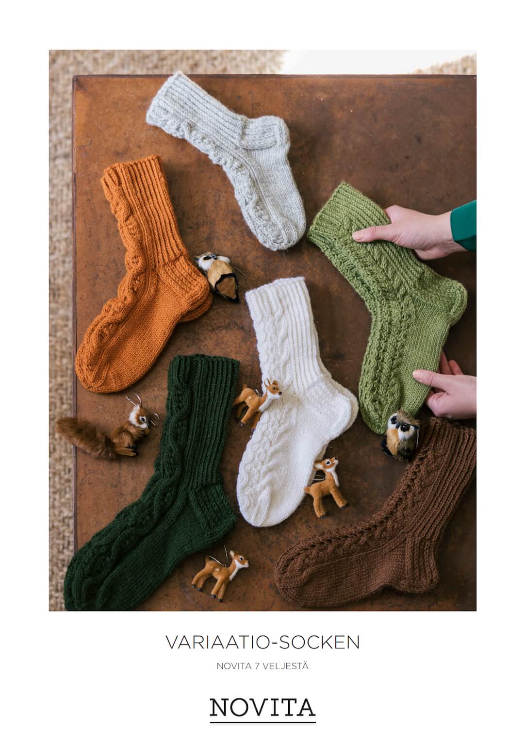 Novita VARIAATIO – Strickanleitung für Socken mit verschiedenen Zopfmustern