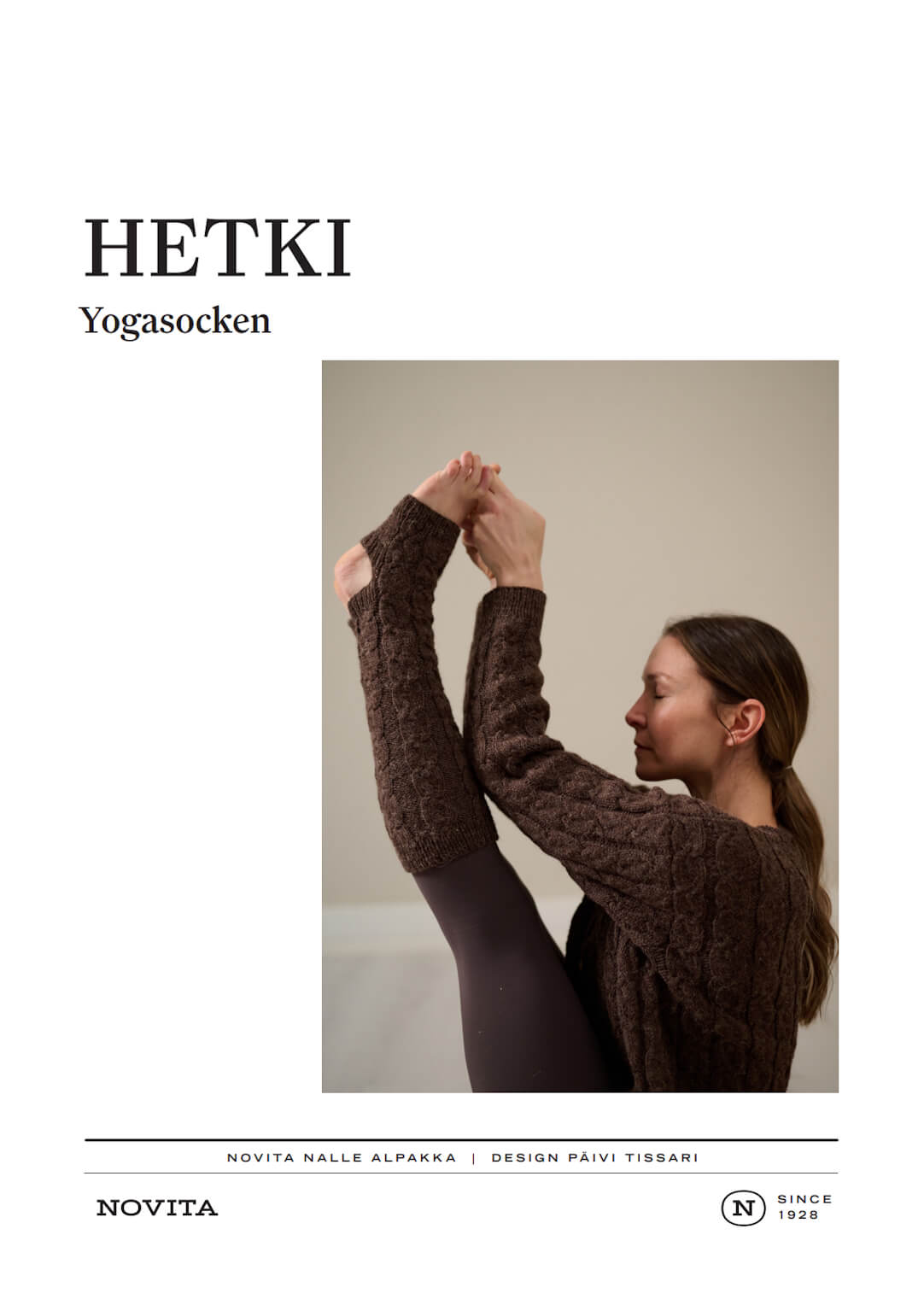 Novita HETKI – Strickanleitung für Yogasocken mit Zopfmuster