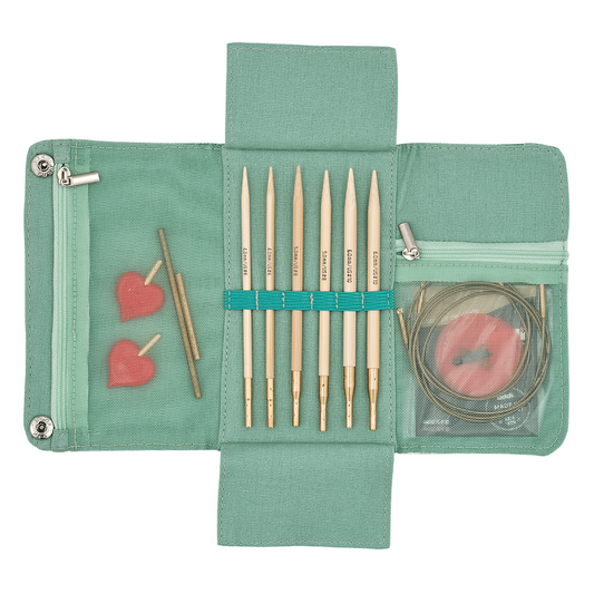 Geöffnetes mintfarbenes addiClick Nature Bamboo Starter-Set mit drei Paar Bambusspitzen