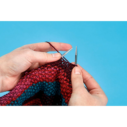addi Feinstricknadel hochglänzend beim Stricken
