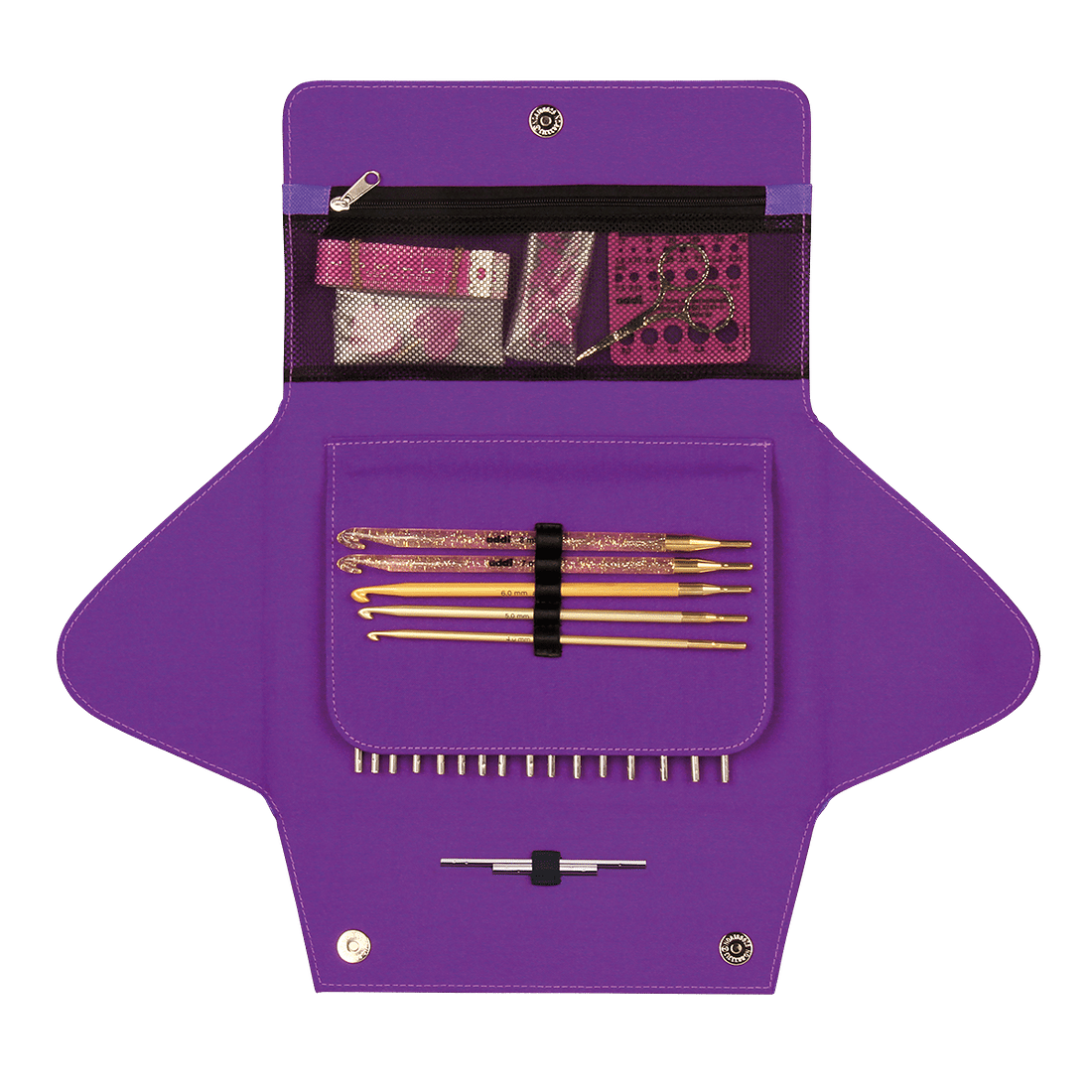 Geöffnetes violettes addiClick by Woolly Hugs Etui mit Strick- und Häkelnadeln sowie Zubehör