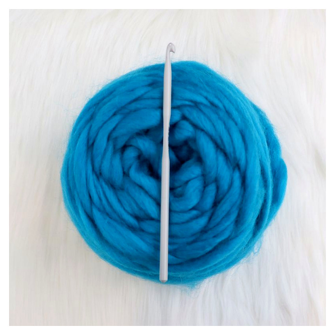 KnitPro Häkelnadel mit blauem Garn
