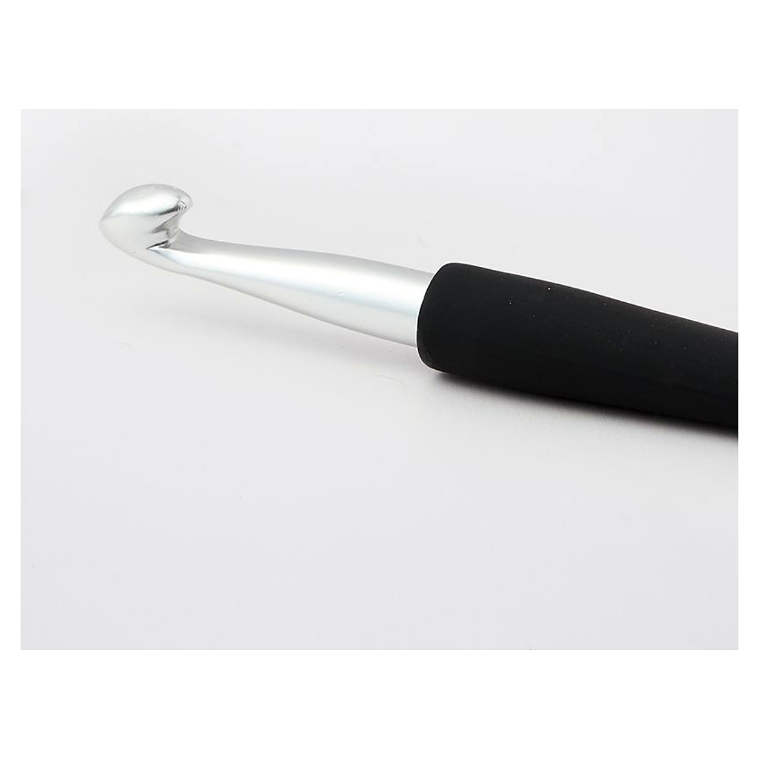 Silberfarbene KnitPro Aluminium-Häkelnadel mit Softgriff