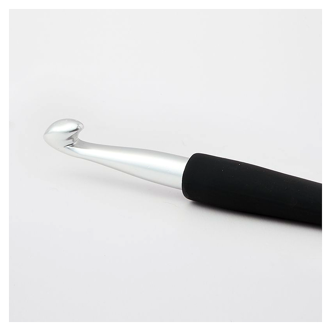 Silberfarbene KnitPro Aluminium-Häkelnadel mit Softgriff